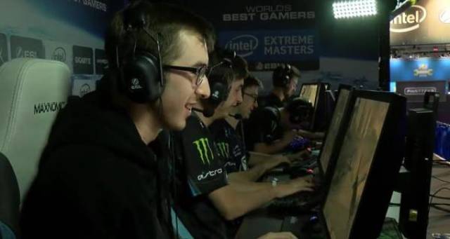 单板滑雪——全国残特奥会：男子障碍追逐赛况.